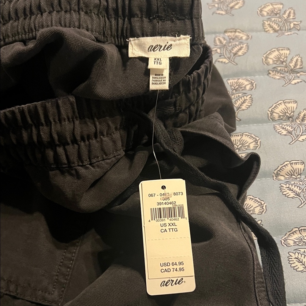 NWT womens american eagle grey cargo pants - Picture 2 of 2